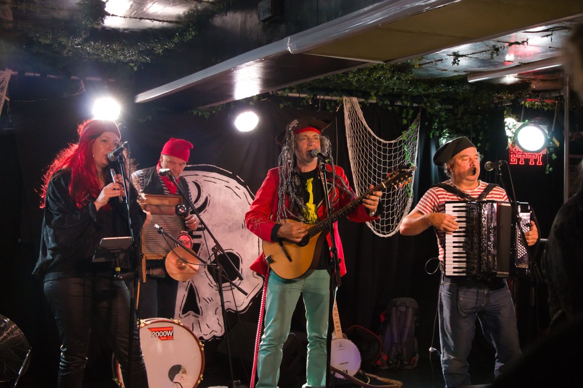 BedfordCelts's tweet photo. December: Tues 9th: Mucky Duck, Sat 13th: Royal George Hove and 16th: Mucky Duck. Free entry. 9pm start https://t.co/Qq1ca9FJ5f