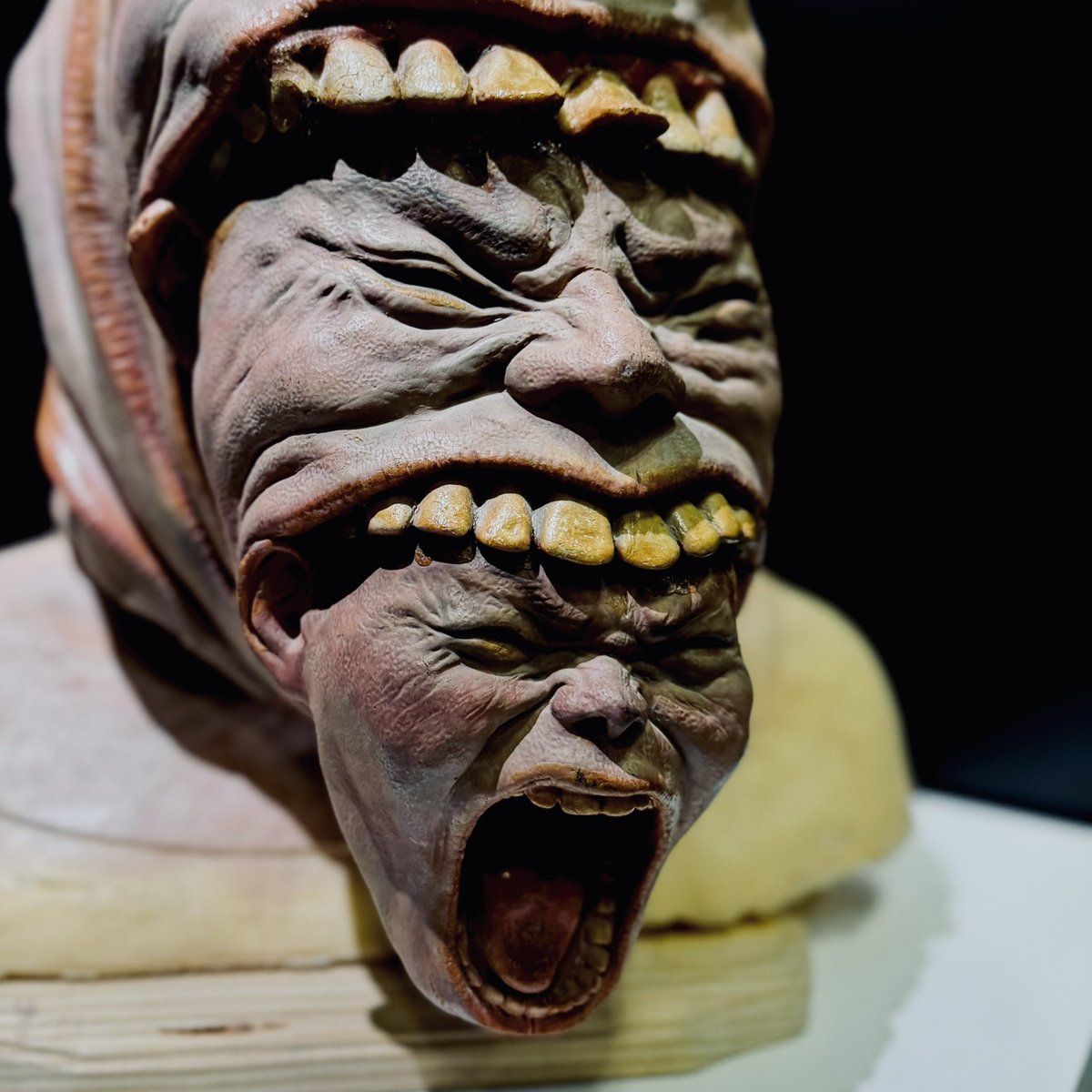 スクリーミングマッドジョージさんのブース SLIP KNOTのマスクやら