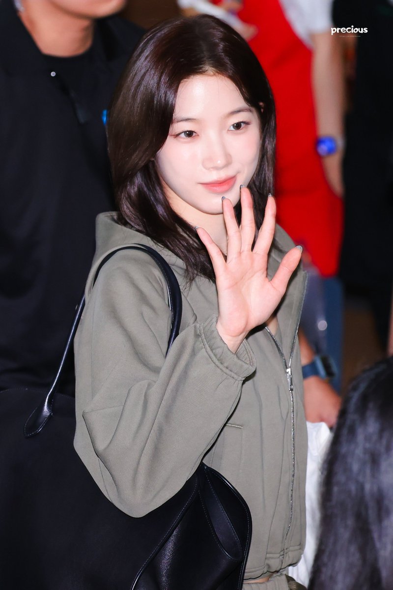 251205 KHH
HQ

#LE_SSERAFIM #르세라핌
#Kazuha #카즈하