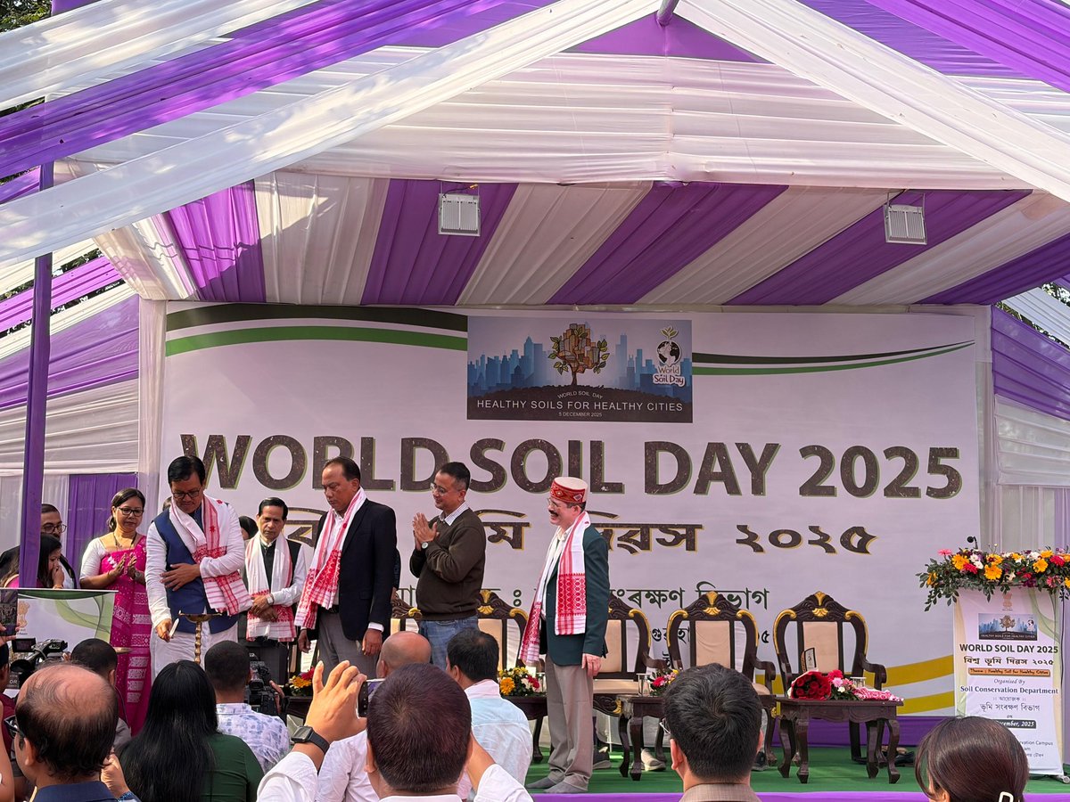 SLNAAssam's tweet photo. 🌍 Celebrating World Soil Day 2025!
Organised by the Directorate of Soil Conservation, graced by the Hon'ble Minister of Soil Conservation Sjt.@urkhaogwrabrah3 .We are honoured to have Dr. Deba Kumar Dutta, Deputy Director, Araanyak, sharing valuable insights.
#WorldSoilDay2025 https://t.co/b3tJRKsRtT