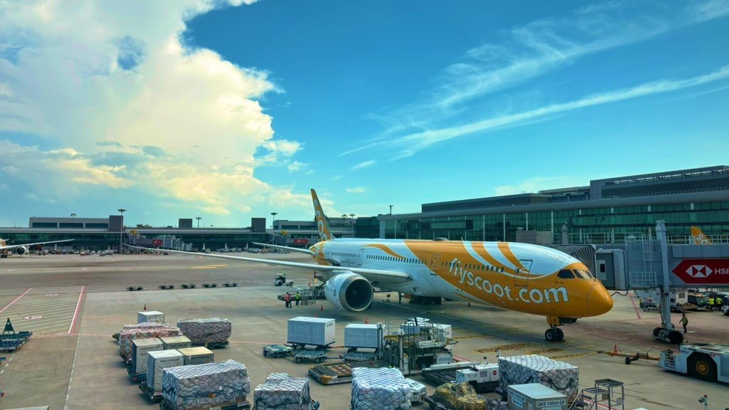 Capt_Bee's tweet image. Fly to Bangkok、ラグビー遠征🏉。
#TR610