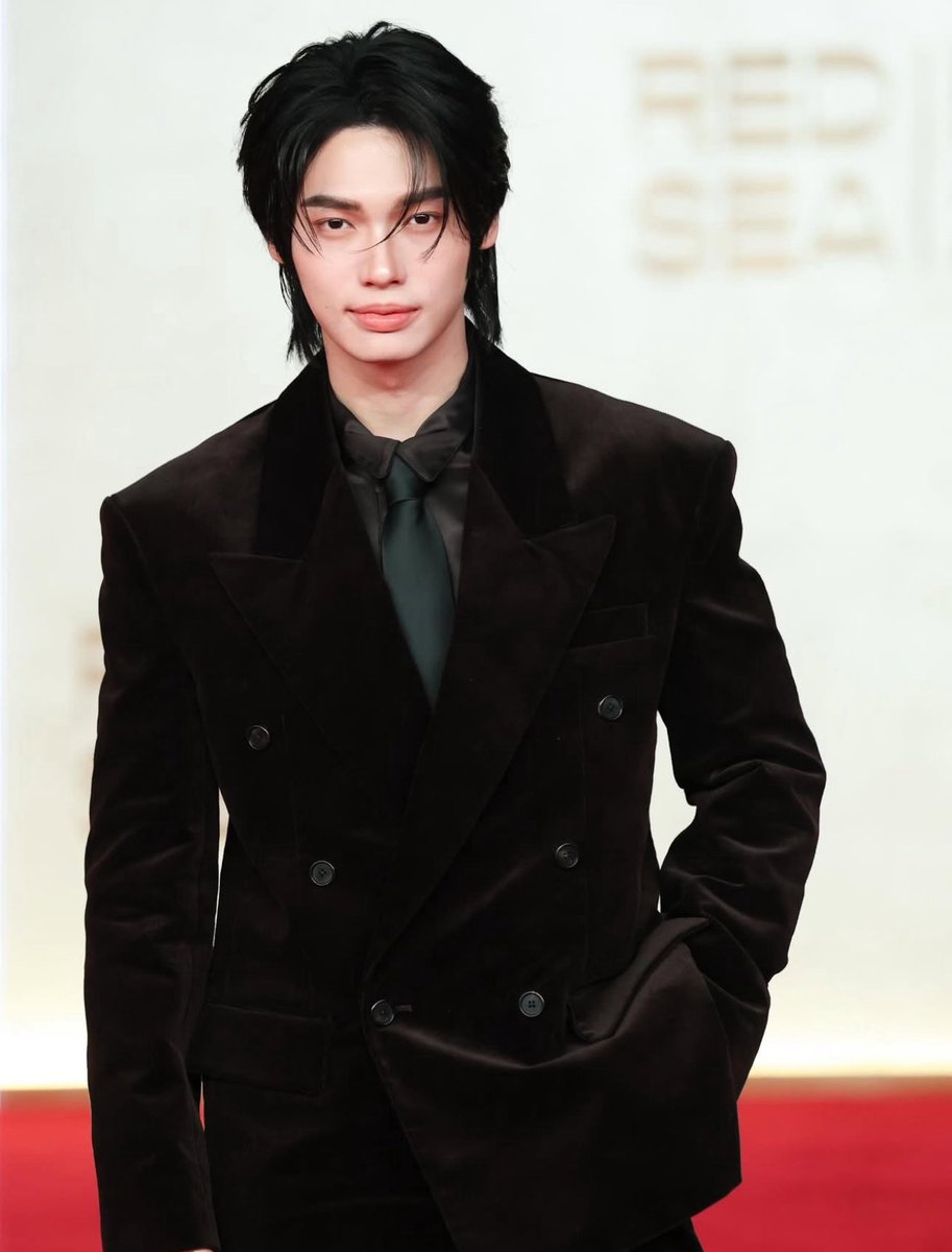 mintmag_th's tweet photo. หล่อทุกองศา! เสิร์ฟความหล่อของหนุ่ม #วินเมธวิน ร่วมเดินพรมภายในงาน  Red Sea International Film Festival 2025 ที่จัดขึ้นเมื่อค่ำคืนที่ผ่านมา ณ Jeddah, ซาอุดีอาระเบีย เรียกว่ามาในลุคสูทตัวใหม่แมตช์เข้าคู่กันเลยทีเดียว 💚

#RedSeaIFF25xWIN
#winmetawin
#RedSeaIFF25 #RedSeaIFF
#MintNews