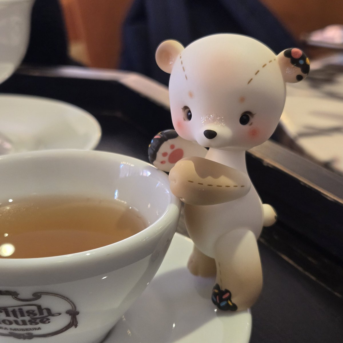 처분을 왕왕하고 있으나.. 인형 전부 정리하는게 아니예요..🤣🤣🤣
그저 요새 거의 못가지고 놀고있단 점과
며칠전 생일로 집에 택배박스가 왕창늘어서 (박스 버리기 아까워서?) 겸사겸사 정리중인 것입니다😂