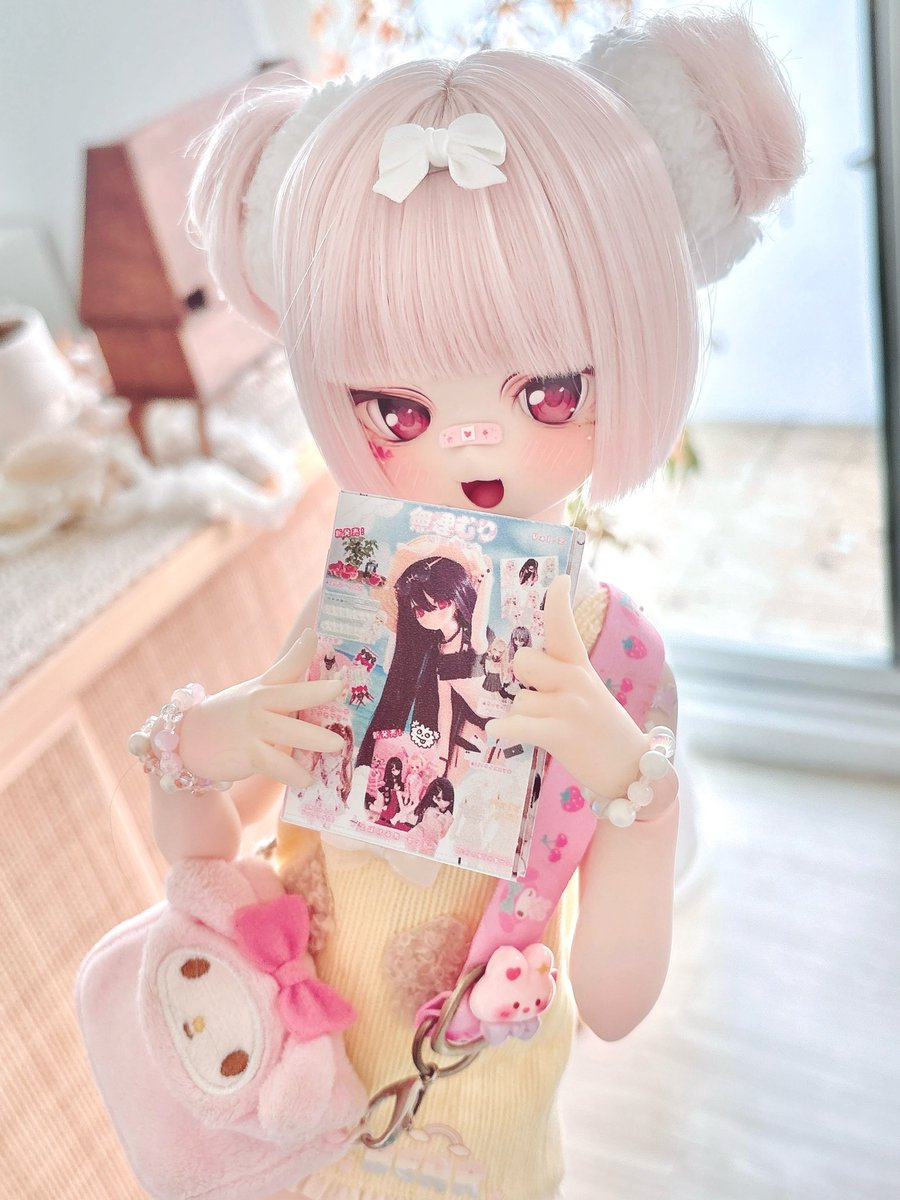 可愛い豆本も作ってみた(⁰̷̴͈꒨⁰̷̴͈)
厚めの紙を使用していますが、家庭用プリンターで印刷して手作業で製本しているため、仕上がりが少し粗い部分があるかもしれません。
気にされる方はご購入をご遠慮ください。
1冊500円で、あくまで趣味として作ったものになります(ˊo̴̶̷̤ ̫ o̴̶̷̤ˋ)