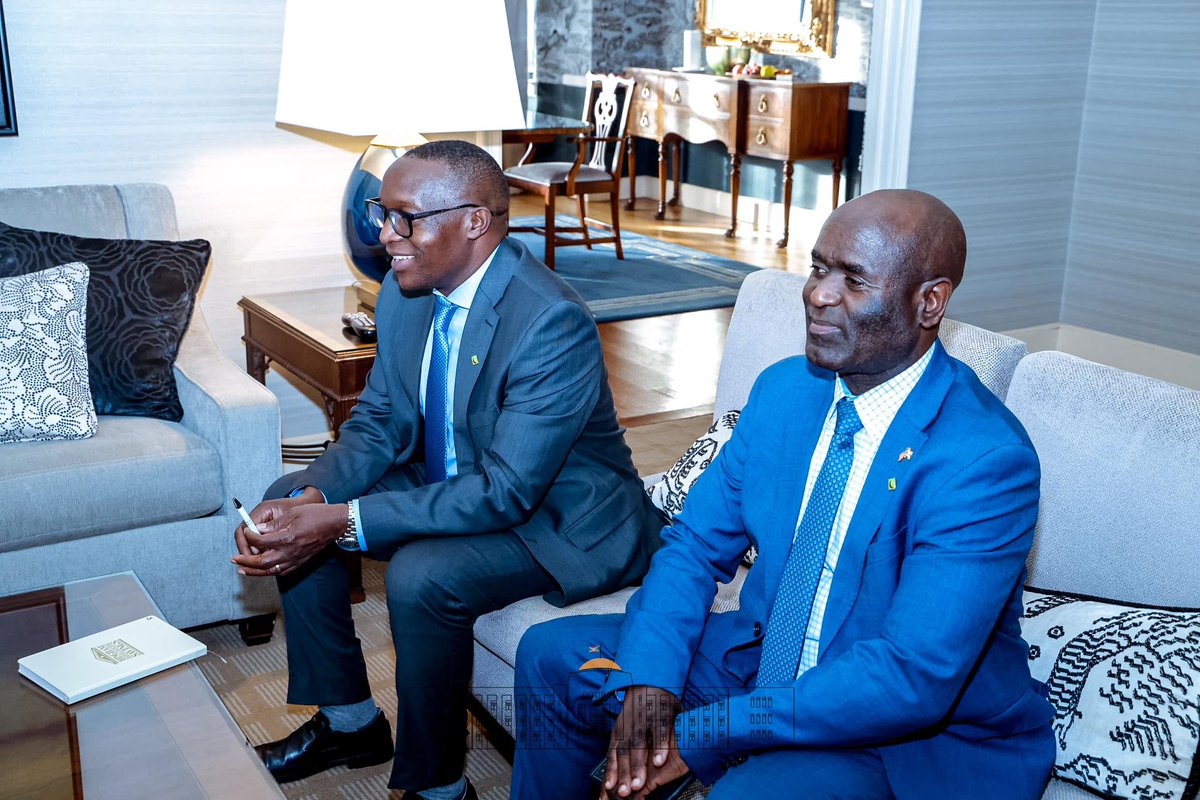 Le Chef de l’Etat a également reçu la société Lifezone Metals désireuse d’investir dans le secteur minier, particulièrement dans l’exploitation du Nickel .
Au cours de cette rencontre SE <a href="/GeneralNeva/">SE Evariste Ndayishimiye</a> a réitéré son attachement aux investissements transparents et gagnants-gagnants