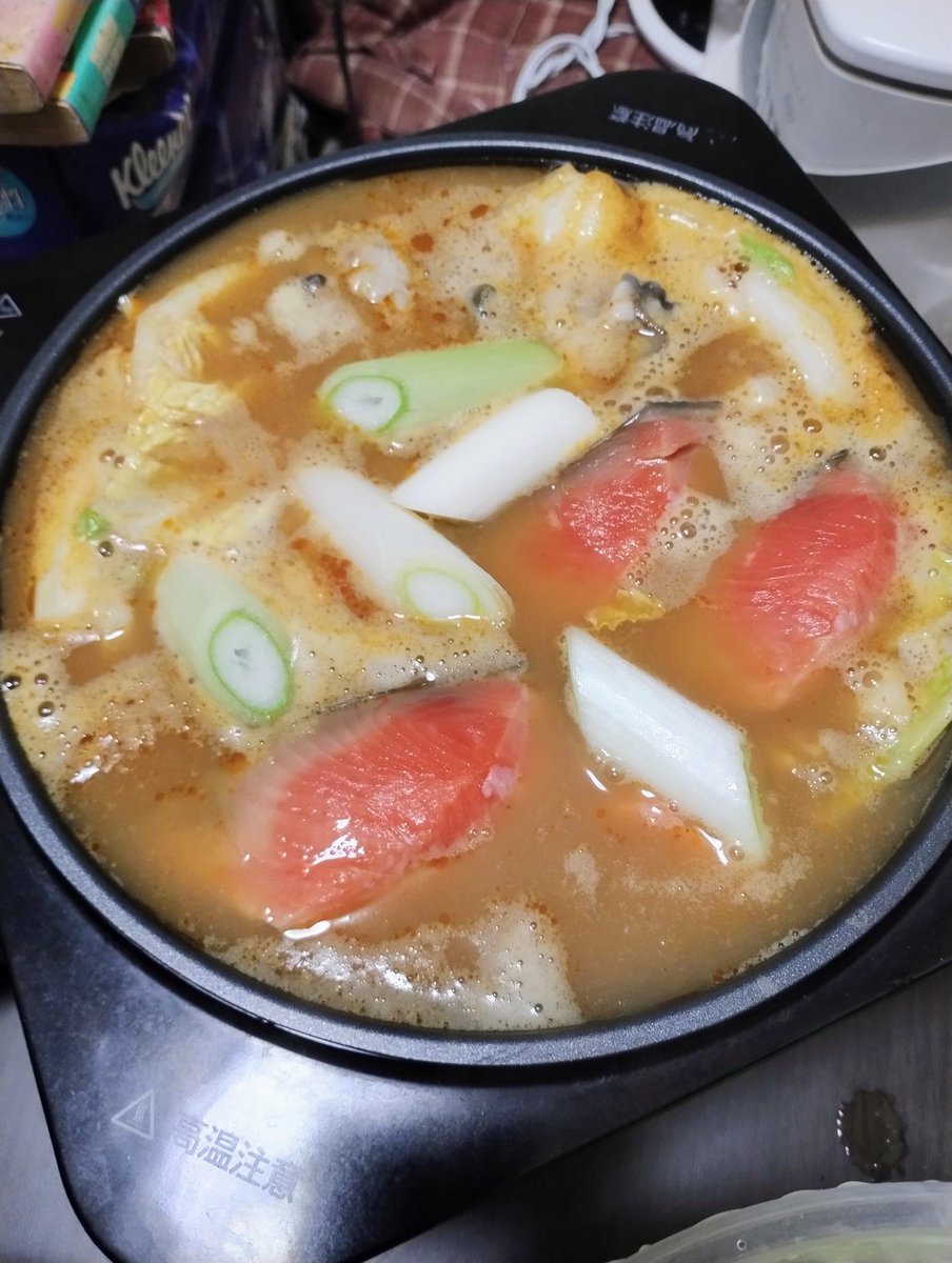 k_k_ikko's tweet photo. 寒いから今季初の鍋 https://t.co/kiOUIGEy2w
