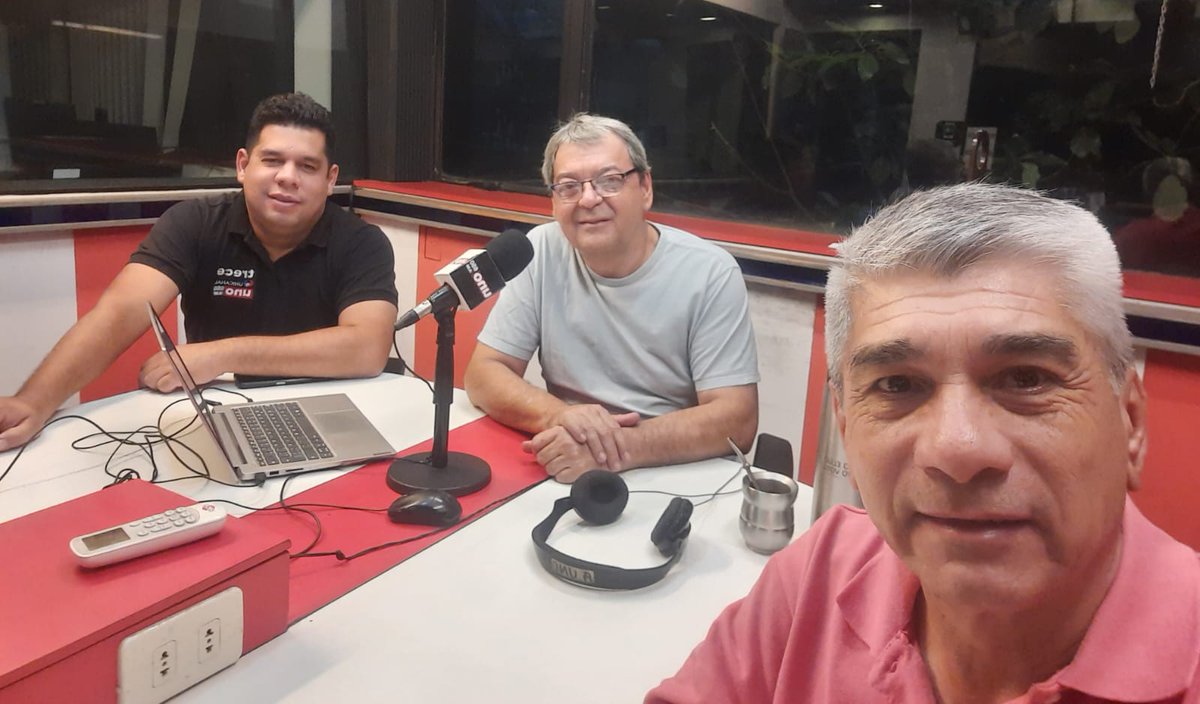 Cerrando la semana laboral!!
Ya estamos en #HojaxHoja 
Hasta las 06 hs.
En <a href="/UNO650AM/">Radio Uno 650 AM</a> 
Puesta al aire de <a href="/Djmauri22/">Dj Mauri</a> 
Acompáñanos!!📻🎙🎧🎶😄
