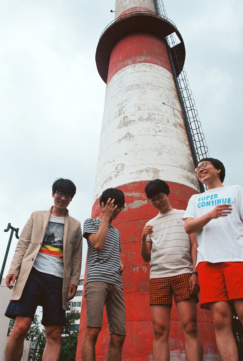 NOKID6's tweet image. '얄개들'이라는 밴드를 아시나요?

2000년대 후반, 
둔촌 주공아파트 출신 네 명의 친구들이
밴드를 결성했습니다.

2011년 &amp;lt;얄개들 1집&amp;gt;.
‘그래, 아무것도 하지 말자’
를 발표하고 2013년, 안타까운 해체 소식을 전하며 많은 팬들에게 깊은 아쉬움을 남겼고 지금도 팬들 사이에서는 재결합을 (1/2)