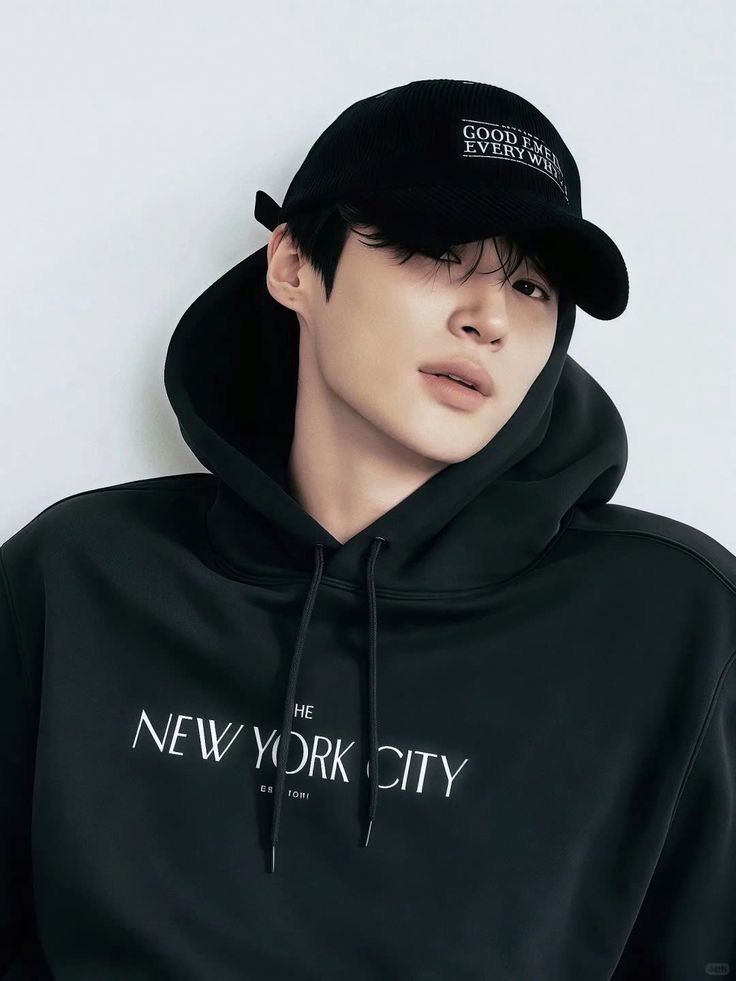 𝘈𝘯𝘥𝘳𝘦𝘸, Andra. tweet media