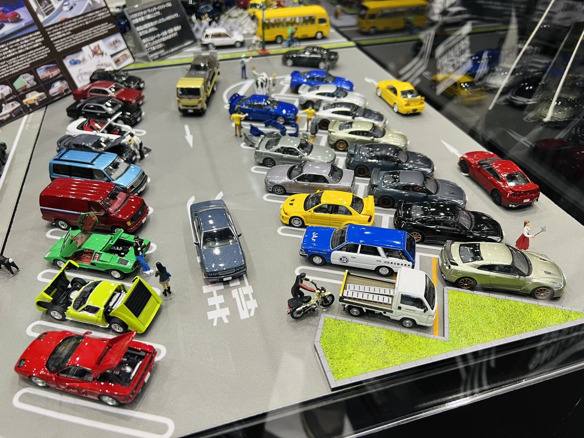 トミカ ミニカーセット オーナーズミーティング　5点セット 大きいジオラマがあったけど積車で運ばれるGr.A車両の後ろで盗難車
