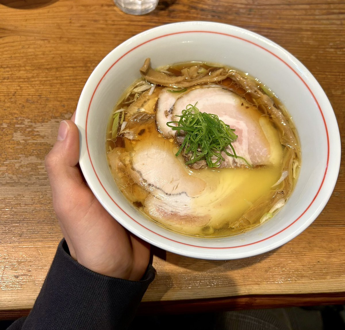 今日も寒いね。手がカチカチ、ではないけれど冷たい！ってことで手を