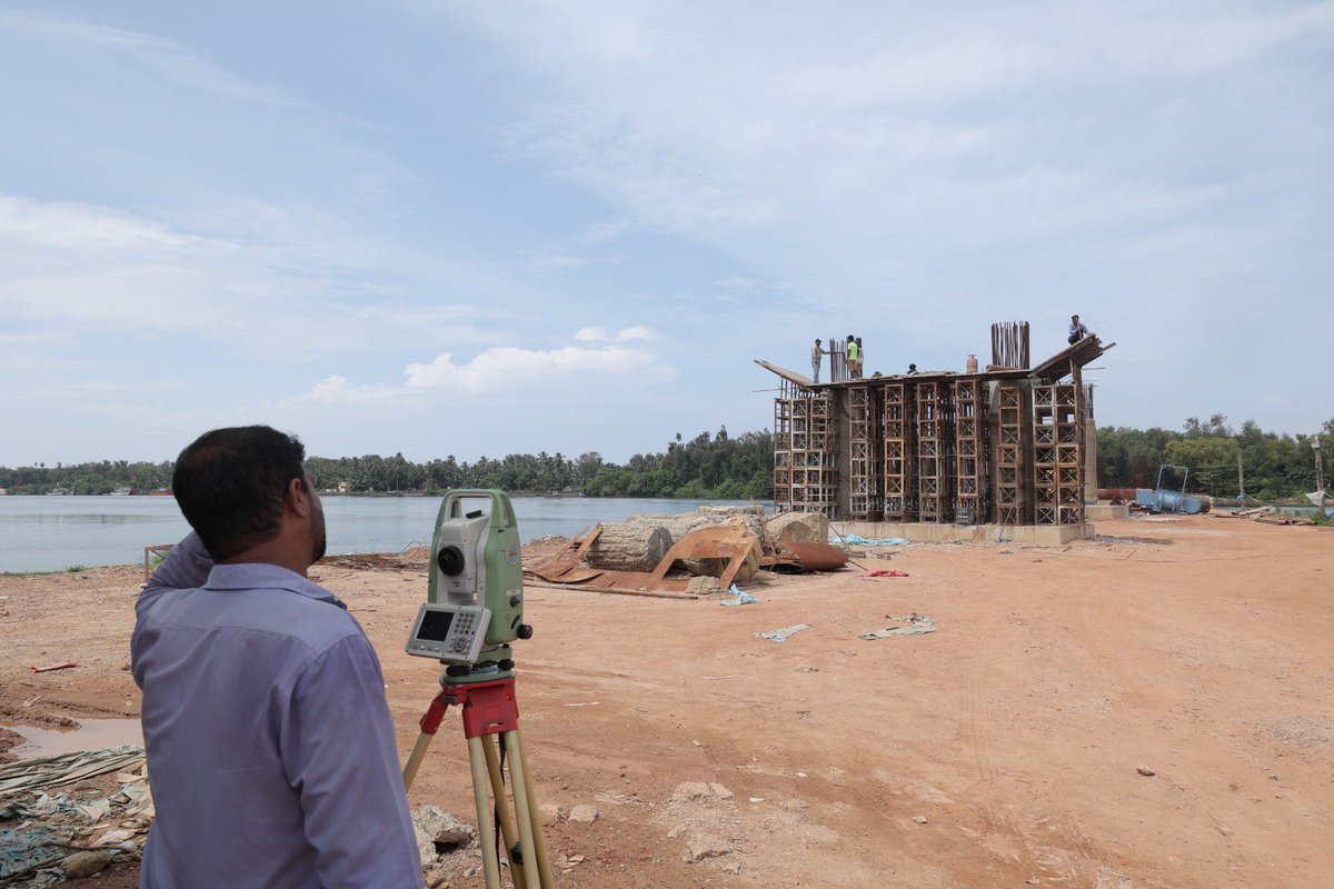 lkatheeq's tweet photo. Connecting Sultan Batery to Thannirbavi with a bridge over the Gurupur river of Mangaluru has been a long pending demand of the local fishermen community. This will significantly reduce the distance from the city to Thannirbavi.

Construction work by Mangaluru Smart City in progress. Here are some pics. Hope to complete by June 2026.