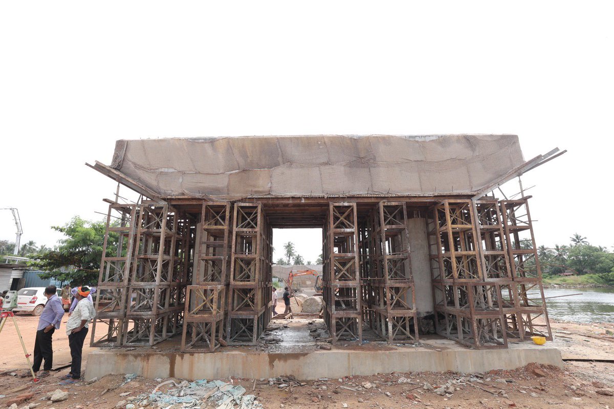 lkatheeq's tweet photo. Connecting Sultan Batery to Thannirbavi with a bridge over the Gurupur river of Mangaluru has been a long pending demand of the local fishermen community. This will significantly reduce the distance from the city to Thannirbavi.

Construction work by Mangaluru Smart City in progress. Here are some pics. Hope to complete by June 2026.