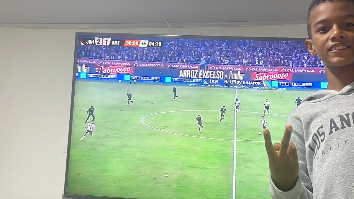 #LALIGAxWIN 
Vamos Junior!
Hoy Con Salomón mi hijo viendo jugar al mejor de Colombia,
 <a href="/JuniorClubSA/">Junior FC</a> 2 Vs América 1.