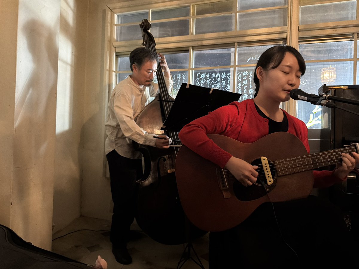 11/29山田俊二企画『別の、東京』@ 三軒茶屋Nicolasで
白と枝/古川麦/山田俊二/服部将典に。
オレ得すぎイベント。席指定でかぶりつきに案内されびびったけどおかげで各人の世界堪能。 とにかく素晴らしく。
服部さん参加は必須だった。
イベントやってた頃ならこれ組みたかったなあ。お店も素敵。