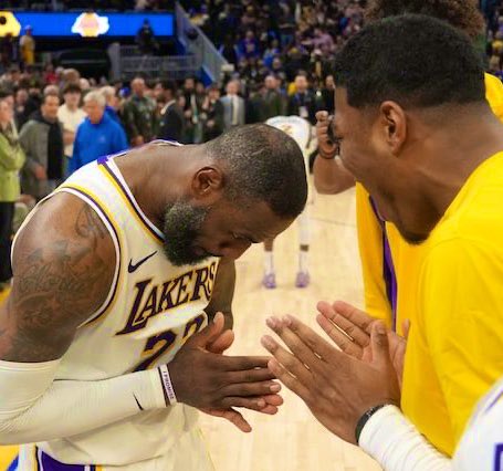 LakeShowYo tweet media