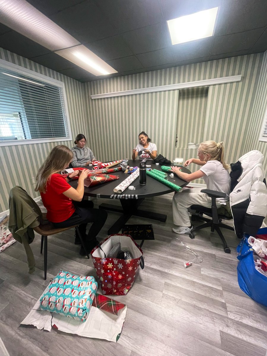 3andGFoundation's tweet photo. Today was extra special as the Ohio State Golf Team joined us to wrap gifts for Adopt a Hero. Their continued support and commitment to making this a holiday tradition with our foundation is something we are truly thankful for. Our veterans feel your support!

#3andGVeterans https://t.co/vo008C2kml