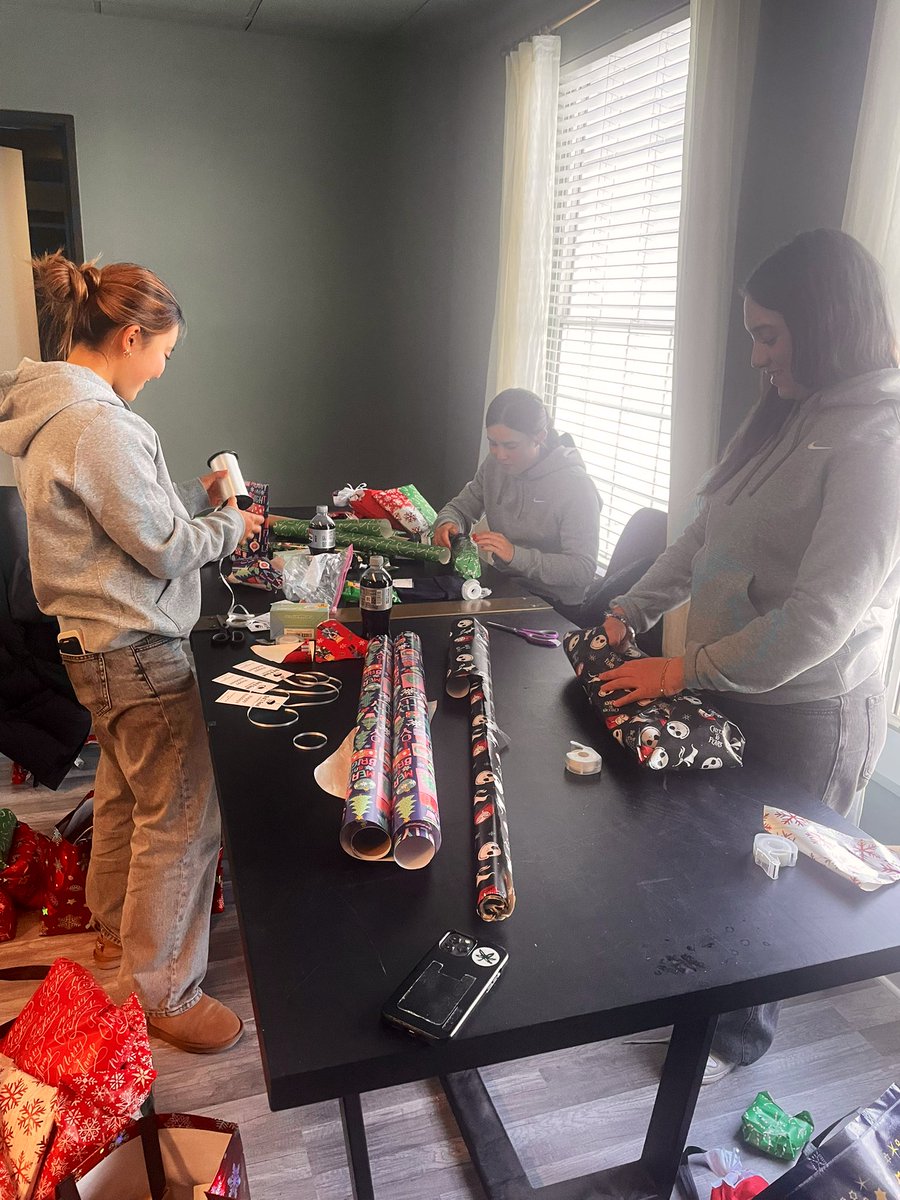 Today was extra special as the Ohio State Golf Team joined us to wrap gifts for Adopt a Hero. Their continued support and commitment to making this a holiday tradition with our foundation is something we are truly thankful for. Our veterans feel your support!

#3andGVeterans