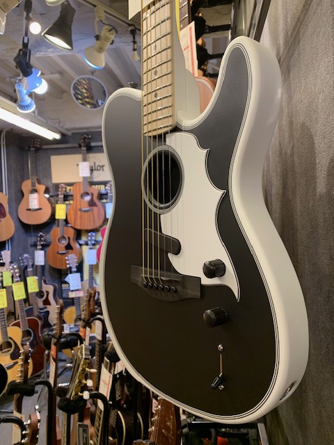Jack White Triplesonic Acoustasonic Telecaster 降臨です 彼自身