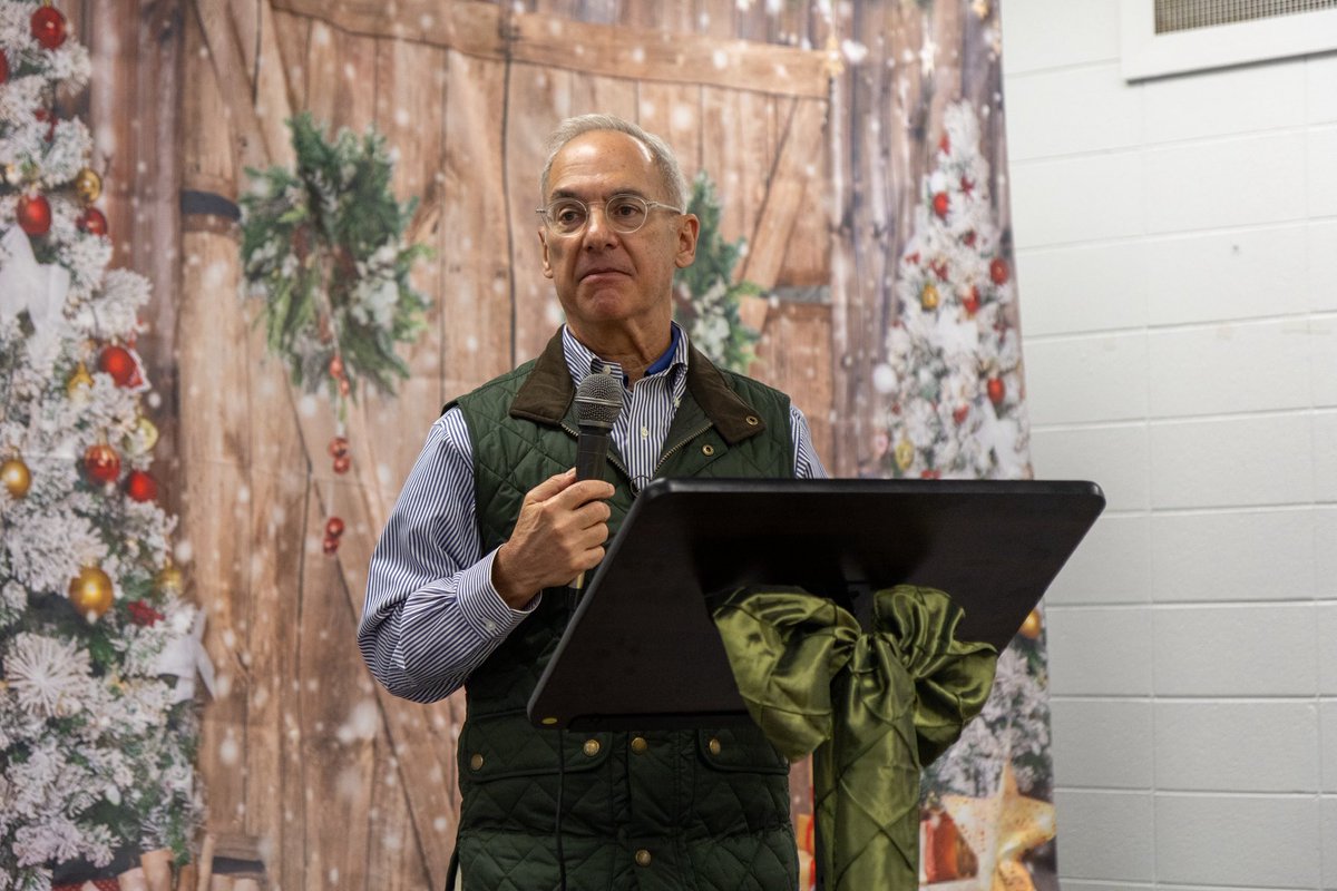 CCC hosted the Chamber of Commerce Luncheon today, bringing together faculty, staff, guests, and community partners. For more photos, visit: eoym.short.gy/SyOaCg
#CoahomaProud #Since1949
