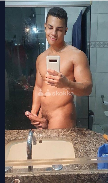 abutupu's tweet photo. Yo. Does anyone know who's this guy? https://t.co/vfV12idDav