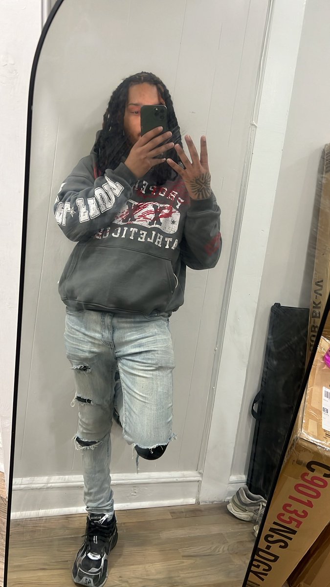 Edai____'s tweet photo. I been had my foot on the gas ⛽️ im tryna put that shit to the flo👣🥷🏽🩸 https://t.co/ZkaSFi90Mr