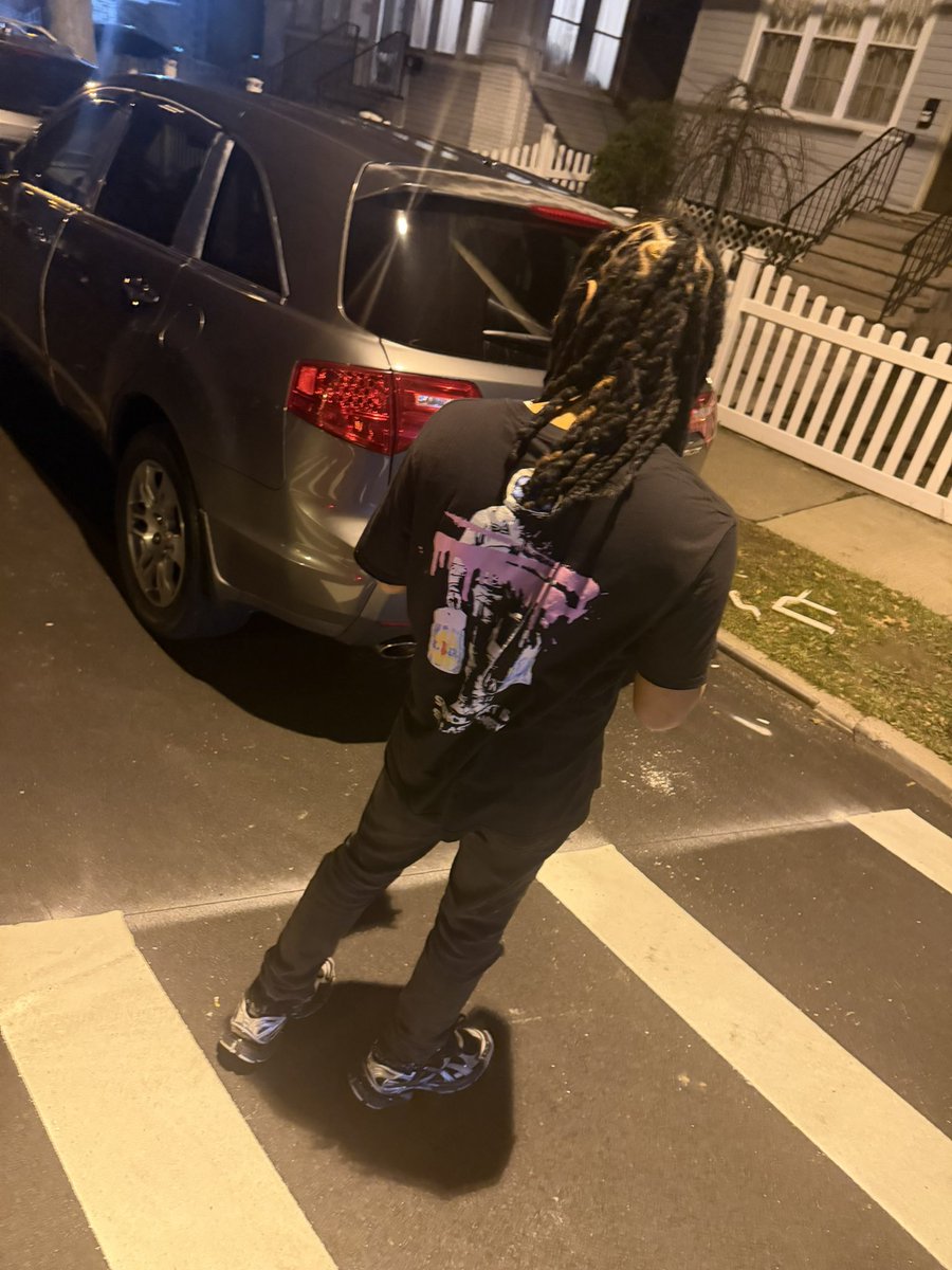 Edai____'s tweet photo. I been had my foot on the gas ⛽️ im tryna put that shit to the flo👣🥷🏽🩸 https://t.co/ZkaSFi90Mr