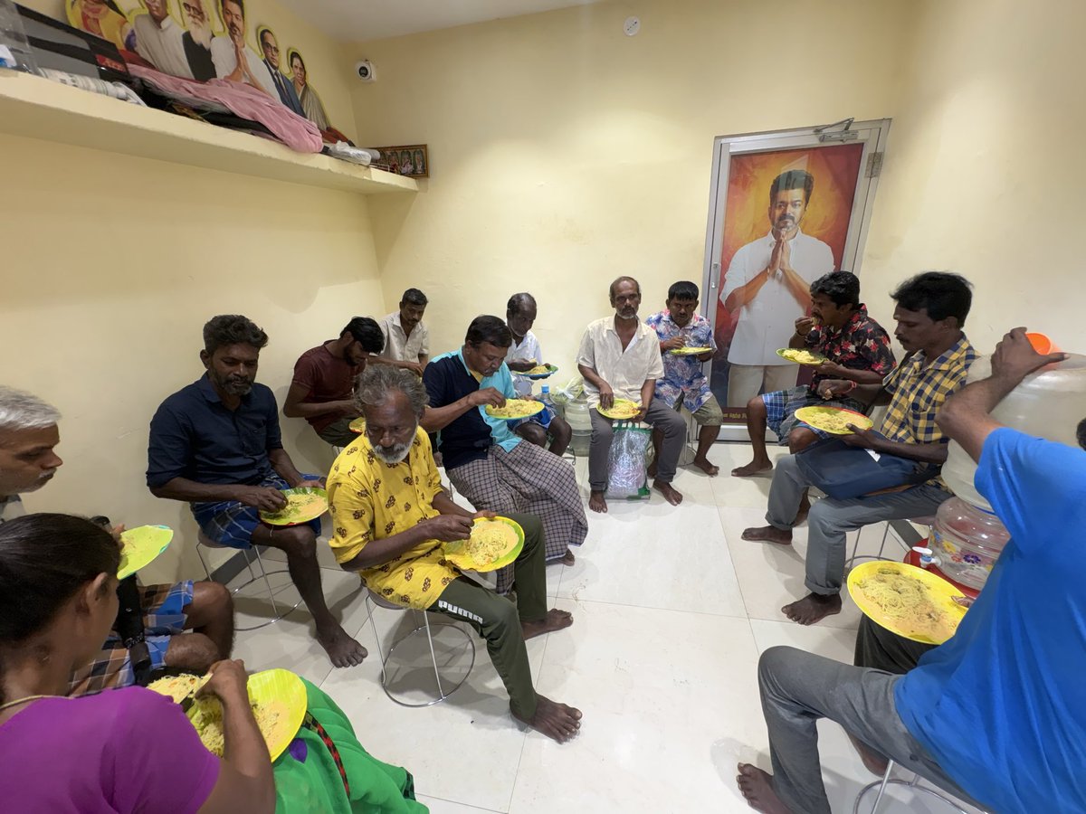 kvdamu's tweet photo. இன்றைய விலையில்லா வருந்தகத்தில்..
@TVKVijayHQ @TVKHQ_Chennai @BussyAnand @AadhavArjuna @CTR_Nirmalkumar @KASengottaiyan https://t.co/cZTXElr6Cn