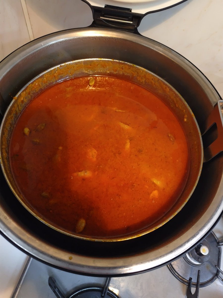 K1muraeda's tweet photo. 画廊cafeＴＨＯＲ
本日のカレーは
「里芋とチキンのカレー」
「大根と鯖のカレー」
です https://t.co/lImu0ihmUH