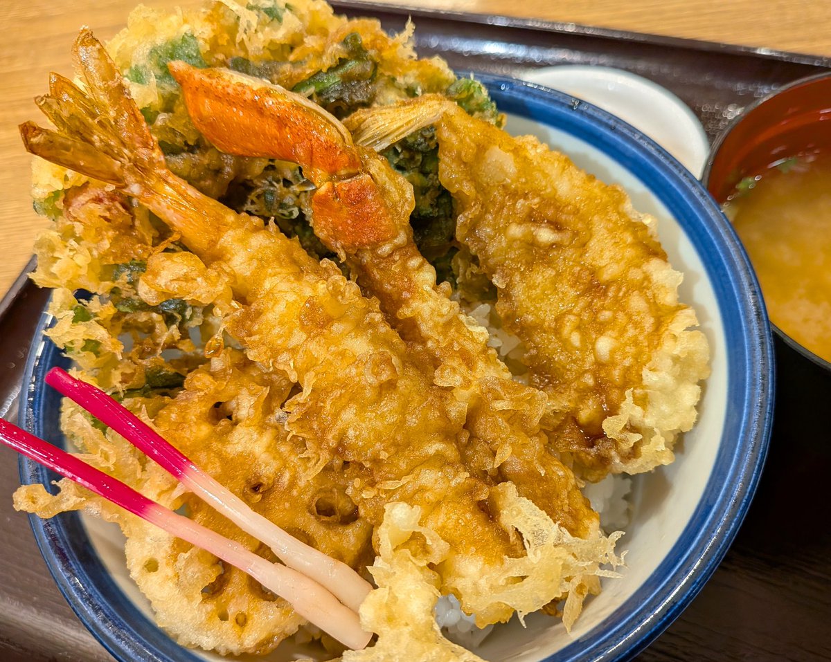 yahalog's tweet image. お昼はてんやで、蟹、ふぐ、海老の冬天丼！季節ものは気分もいいですね、おいしくいただきました☺💕✨👍️