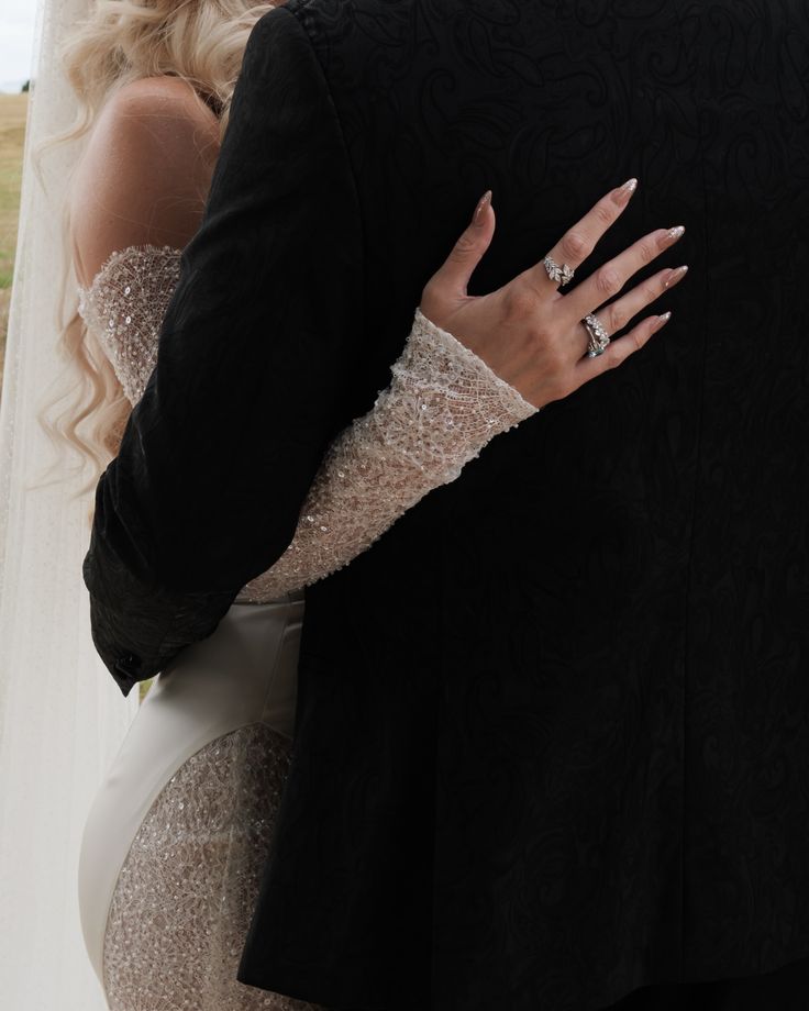 damonktw's tweet image. Você é a única coisa boa que a escuridão me deu. Em meio ao caos, você virou meu abrigo, minha escolha e o único lugar onde eu ainda sei respirar. 

𝒎𝒚 𝒍𝒊𝒕𝒕𝒍𝒆 𝒅𝒆𝒗𝒊𝒍 𝒇𝒐𝒓𝒆𝒗𝒆𝒓