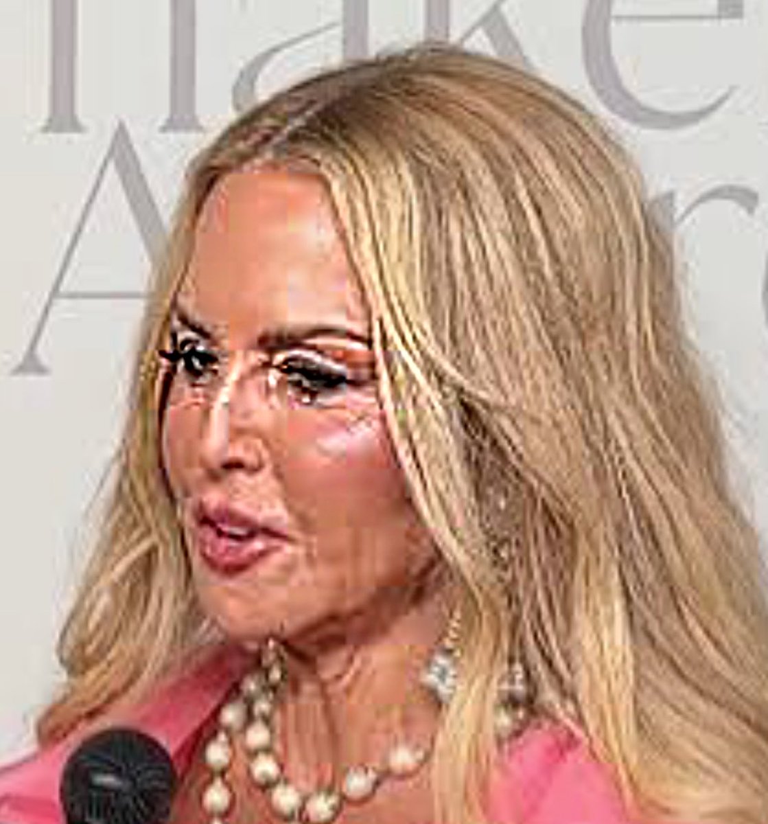 Rachel Zoe was the worst part of the RHOBH premiere... she is so phony.. fake... pretentious.. shallow.. not much has changed since when she was first on BRAVO. #rachelzoe #rhobh #bravotv