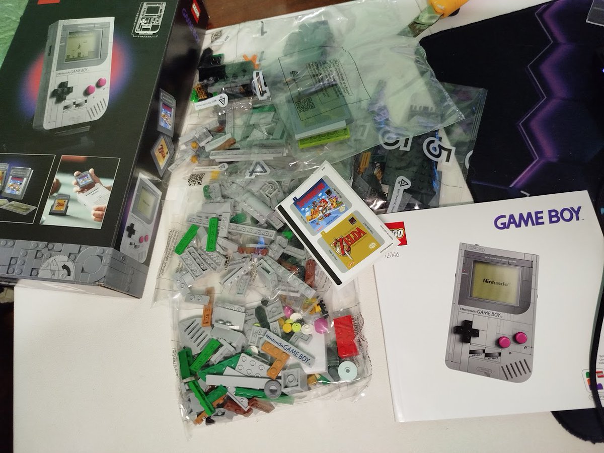 WgtFox's tweet photo. Presentinho mais que especial que ganhei da @JulyannahSuzuki ๐๐๐ #gameboy #lego #legogameboy #Nintendo https://t.co/nkyFR0u0iF