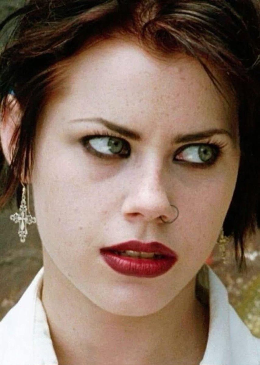 bab0oshk44's tweet image. Fairuza Balk