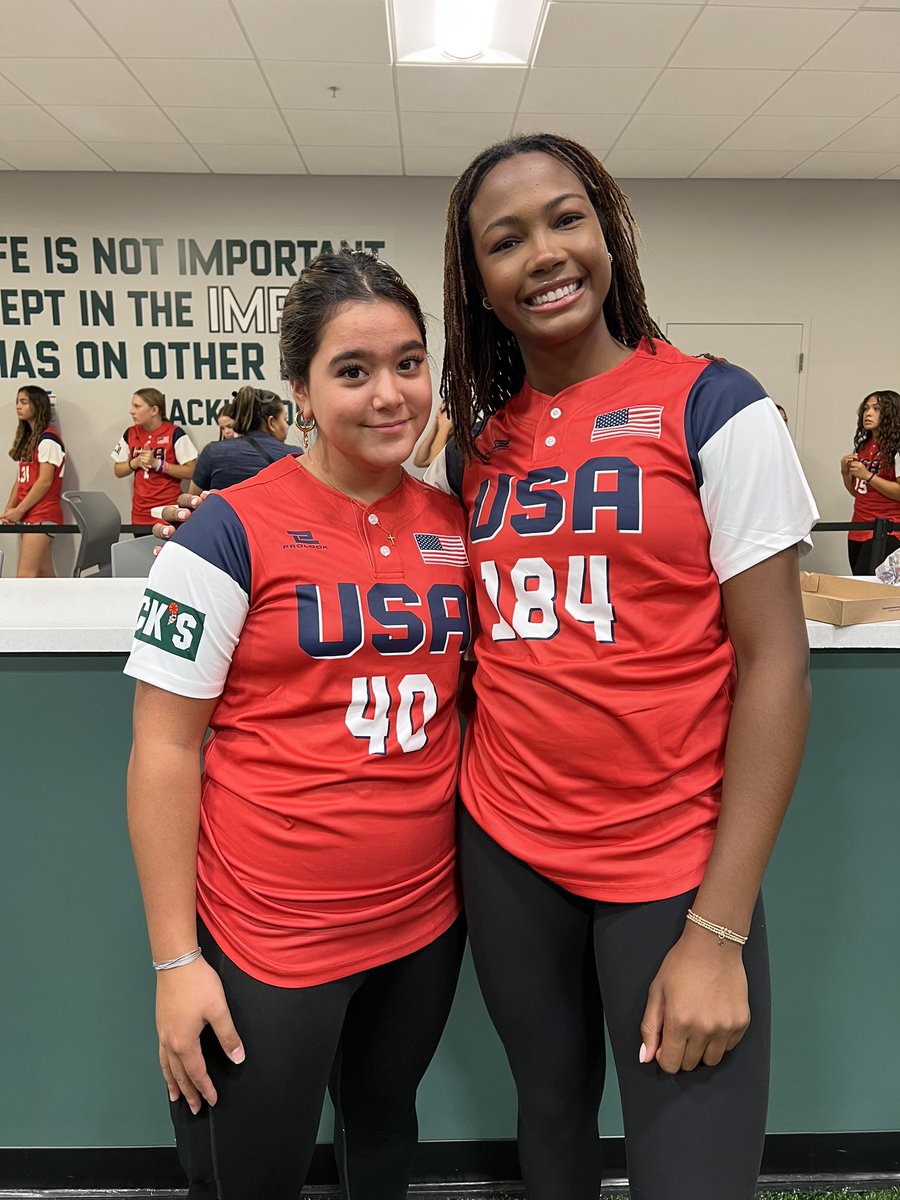 grace09_varua's tweet photo. Day 1! Thank you so much @USASoftball! My favorite event of the year! So happy to be with my Jersey fam! @_PeytonRichards 
@ellareynolds27 
@USASoftballWNT https://t.co/rSBS2evupn