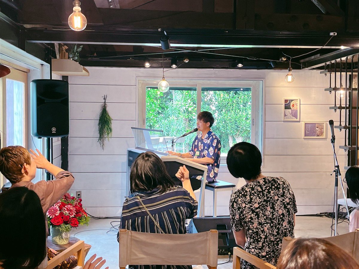 ちょっと今更ですが、先週の沖縄ライブでは「島人ぬ宝」を弾き語りアレンジで演奏させてもらいました🌴
会場の皆さんに一緒にイーヤーサーサーしてもらい、とても楽しかったです😖
またどこかでやれたら良いなぁ😌