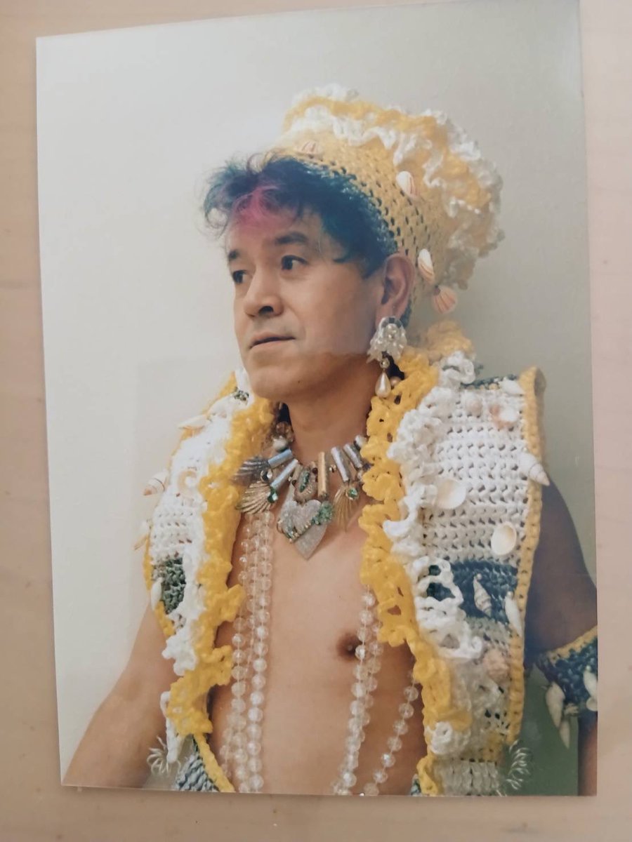 皆さんこんにちは。 左の写真の僕は何か鬱屈した思いにいつも襲われ