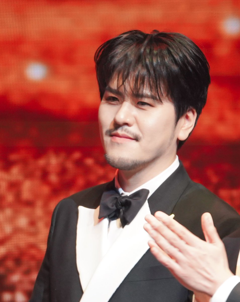 2025.12.02  제12회 이데일리 문화대상 시상식
#유채훈 #라포엠

타임라인은 수상자🤭🤭🤭
참!째훈손 미안~~ 근데 민성이 얼굴이 너무 예뻐서 참을수가 없었엄ㅋ