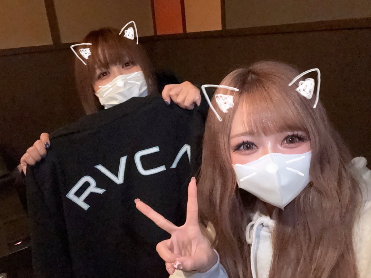marumaru_saku's tweet photo. こんにちわ！三女です💛

初代三女に #RVCA のロンティを
お誕生日プレゼントで頂きました🎁😍
RVCAのロンティ迷って
買えてなかったからうれしい🤭✨️ https://t.co/oElOGw2i0s