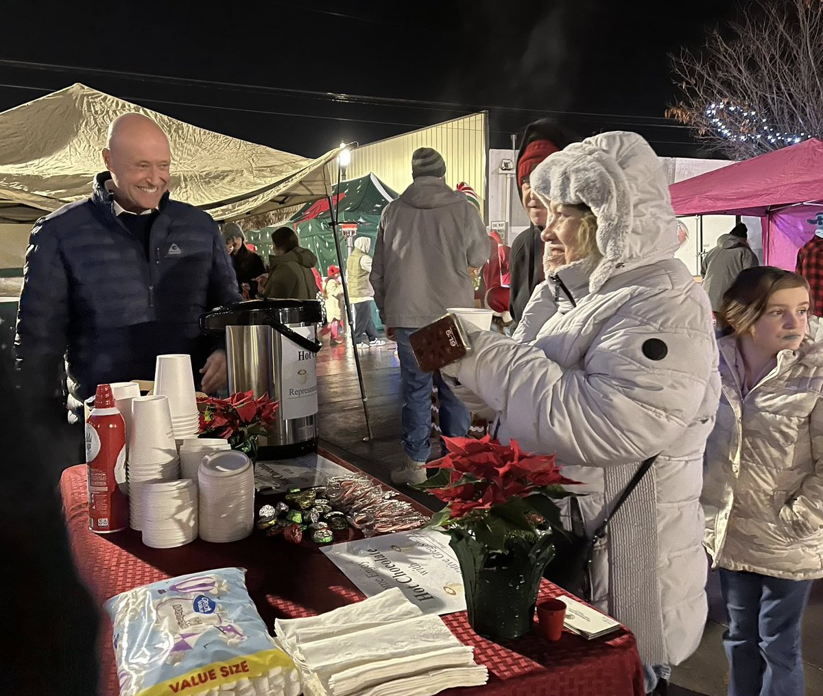 RepGregSmith's tweet image. Kicking off the Christmas season in Hermiston….what a crowd!  We even saw Santa.  So appreciate the kind invitation to help ring in the season.