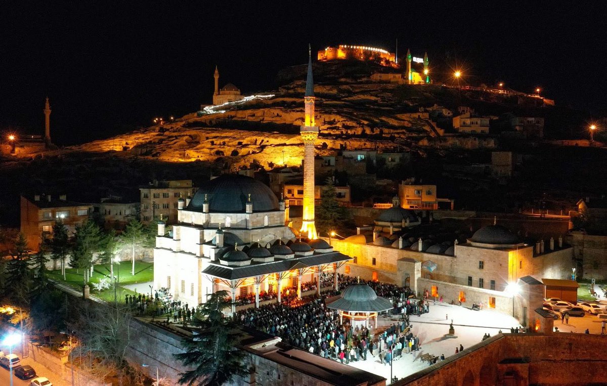 "Külillah sümme zerhum"

Allah de ötesini bırak...♥️