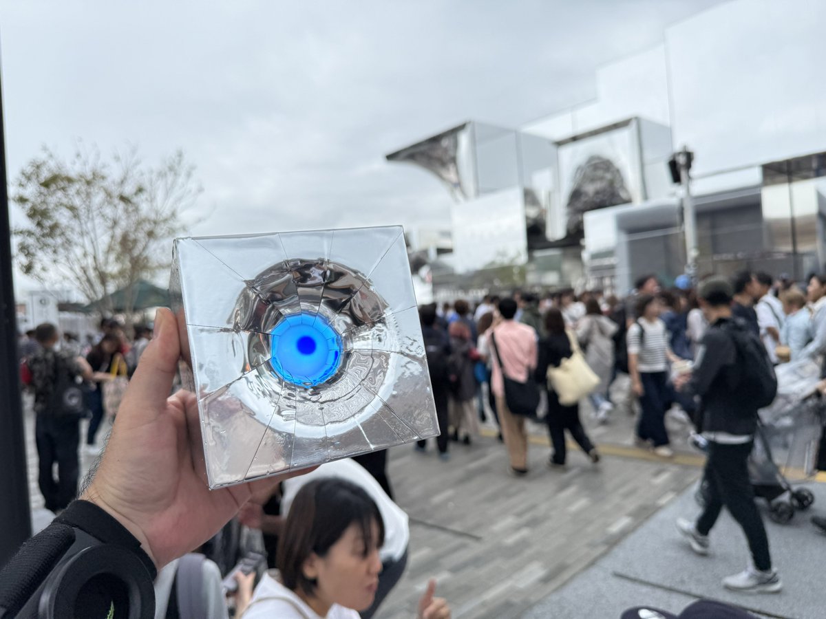 大阪関西万博落合パビリオンぬるぬる
翌日入れることを知り、速やかに作ったのはこのモデル。なかなか入場も厳しくなっていた。この頃思いつきですぐさま形にしてしまうんだ。

そしたら落合さんが最終日にこれ何って言って手に持って映画に出ていた。