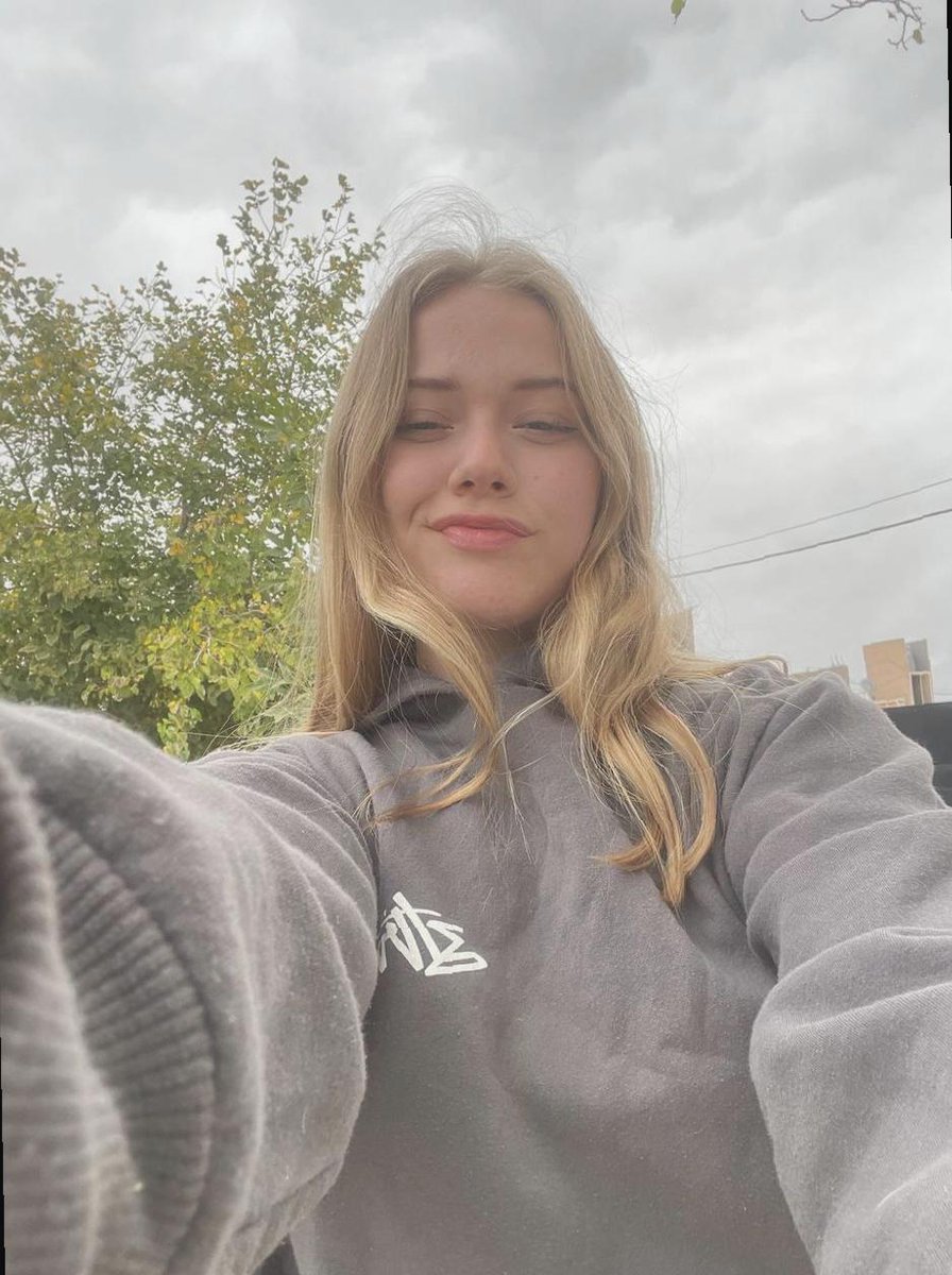 Script6z40b's tweet image. accidentally smiled at a text from my crush and almost combusted