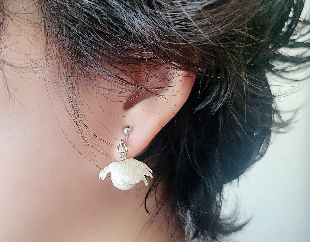 コットンパールと紫陽花の小さなお花のピアスをつくりました。
【イベント出展のお知らせ】
12/13(土)、12/14(日)　
クリエーターズマーケット
2号館M-703

#名古屋クリエーターズマーケット 
#ポートメッセなごや
#クリマ53 #クリエーターズマーケット

#ハンドメイド好きさんと繋がりたい