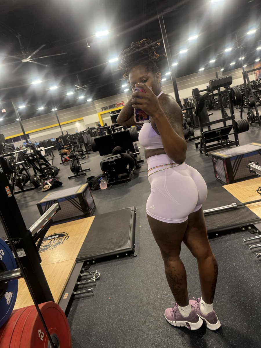 EeeMount's tweet image. I am exactly who I think I am 💜✨🥳 #TwinMuva #FatButtFlatGutt 🤩
