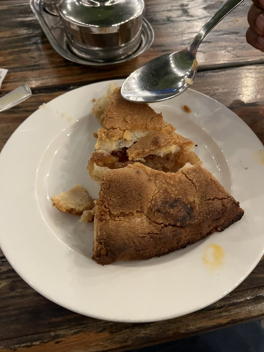 RRK_coder's tweet image. Ticking off Varanasi’s must-try(5): Pizzeria Vatika Cafe’s pizza and apple pie 😋