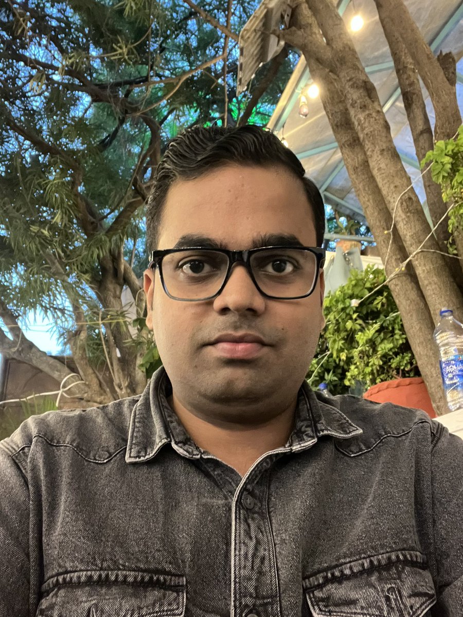 RRK_coder's tweet image. Ticking off Varanasi’s must-try(5): Pizzeria Vatika Cafe’s pizza and apple pie 😋