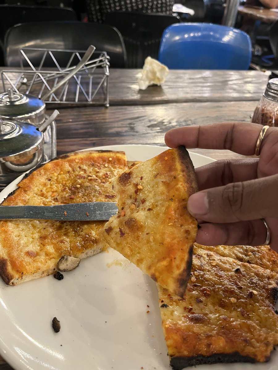 RRK_coder's tweet image. Ticking off Varanasi’s must-try(5): Pizzeria Vatika Cafe’s pizza and apple pie 😋