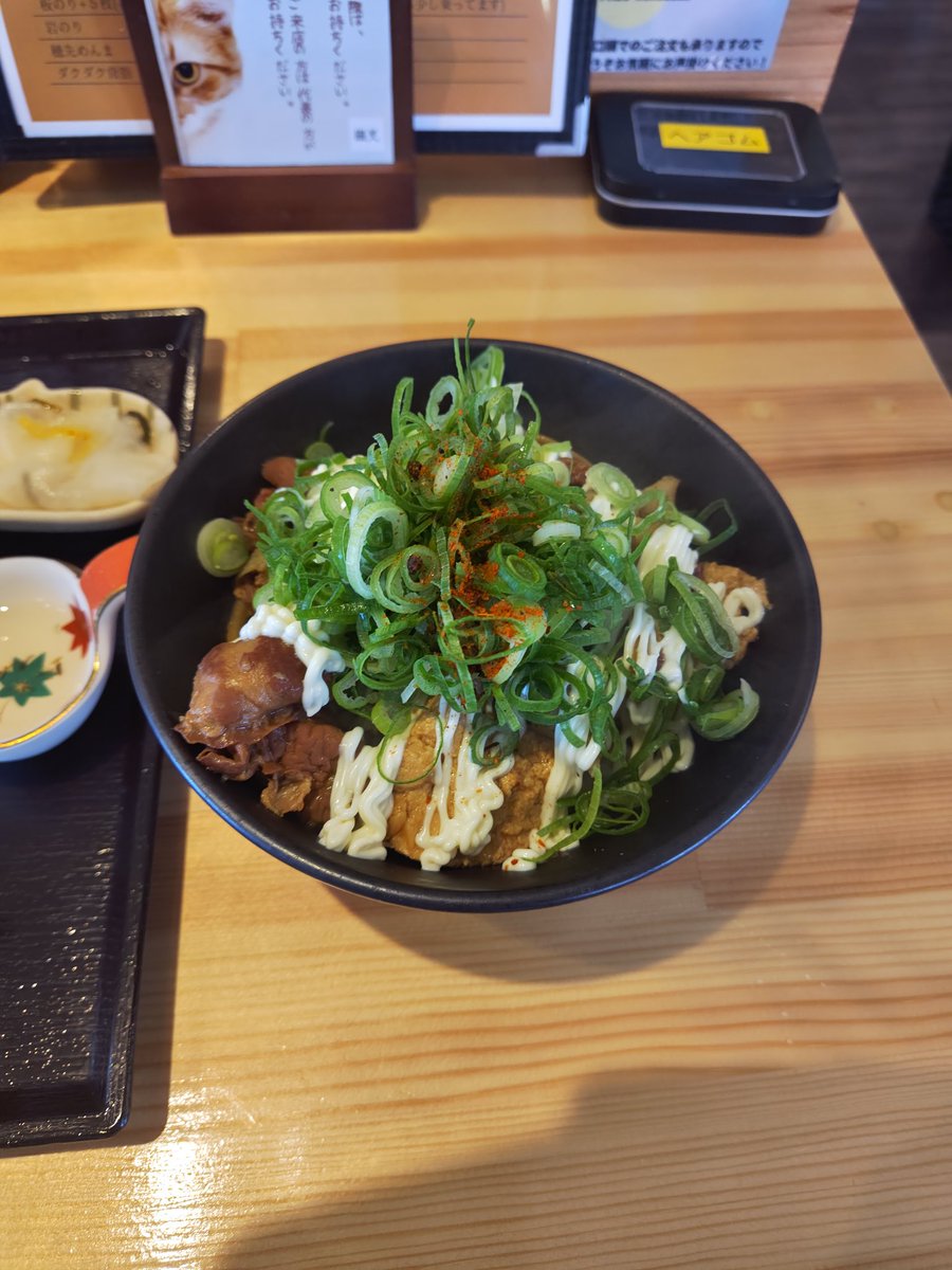 hobio009's tweet photo. さいたま市岩槻区
猫ニ叉タビ

味が美味しいのはモチロンだけど接客も良いからどこで何を食べようって悩んだ時に思い浮かべる店になってる🐱

ニャーの掛け声は最初聞いた時は珍しいだけだったけど
最近は明るく元気な挨拶でオッサンは気分よくなる😆 https://t.co/6JQQbsyDOk