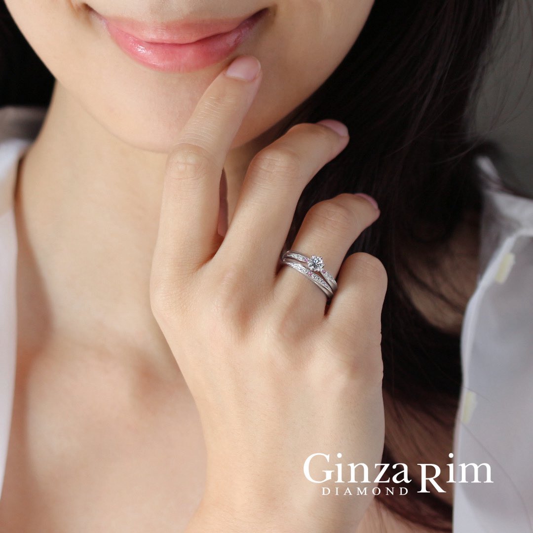 ginza_rim's tweet photo. 歳を重ねても愛せる「大人のピンク」
_
#ginzarim #銀座リム #婚約指輪 #結婚指輪 #エンゲージリング #マリッジリング #ピンクダイヤ #ピンクダイヤモンド https://t.co/1IK56CqnpB